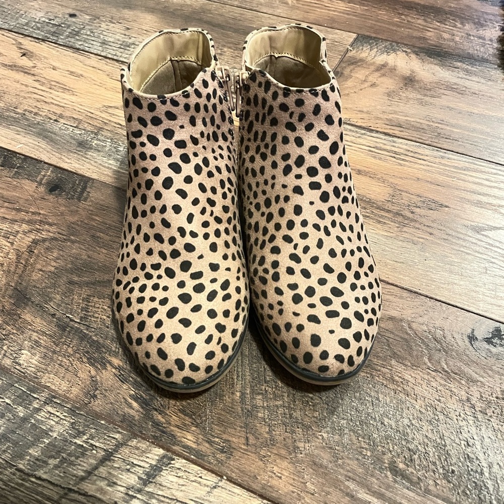 Cat and Jack leopard print boots